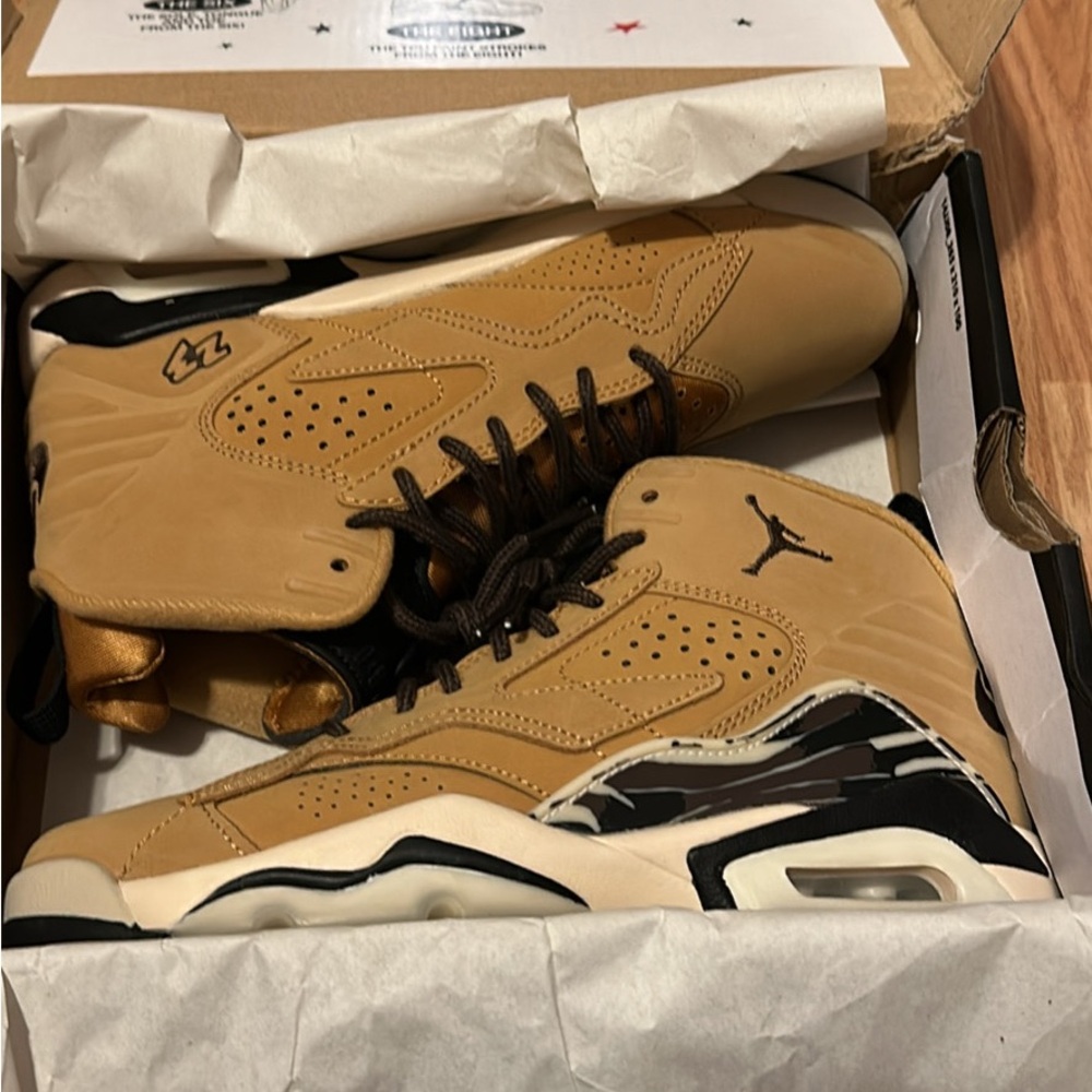 Jordan MVP flax Woman’s size 6 Y size 4.5